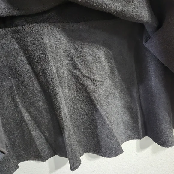 Cabi Faux Leather Black Ruffle Skirt Size XS - Picture 5 of 11